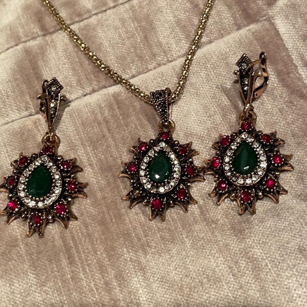 TURKISH Necklace & Earrings Set - Picture 3 of 9
